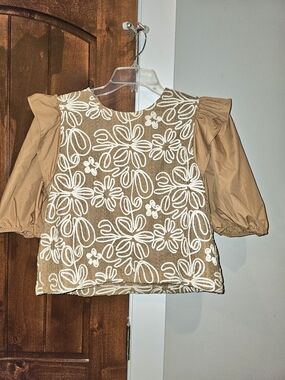 NWOT - entro Tan Floral-Embroidered Puff Sleeve Blouse